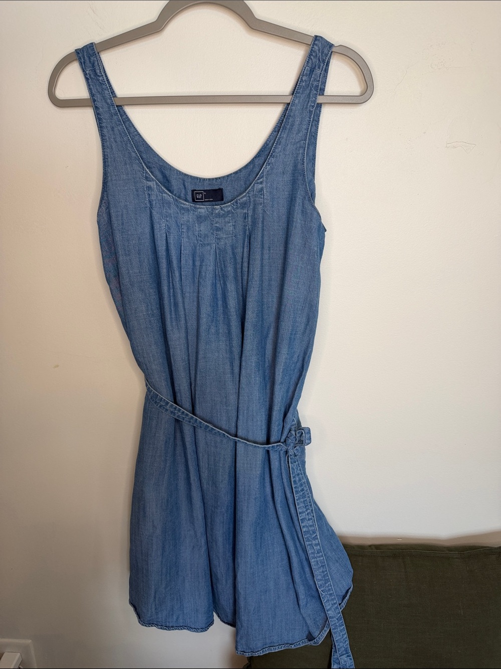 GAP Chambray Sleeveless dress size small - Picture 2 of 5
